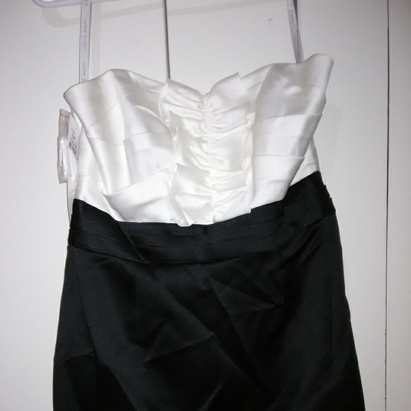 Pretty little dress....party time style - Picture 5 of 6